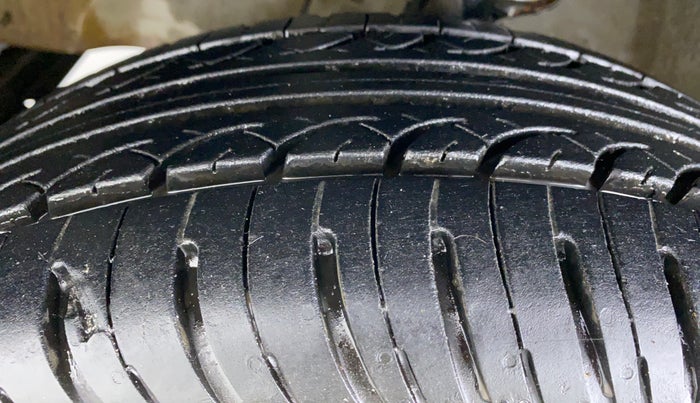 2016 Mahindra Kuv100 K8 5 STR, Petrol, Manual, 72,761 km, Left Front Tyre Tread
