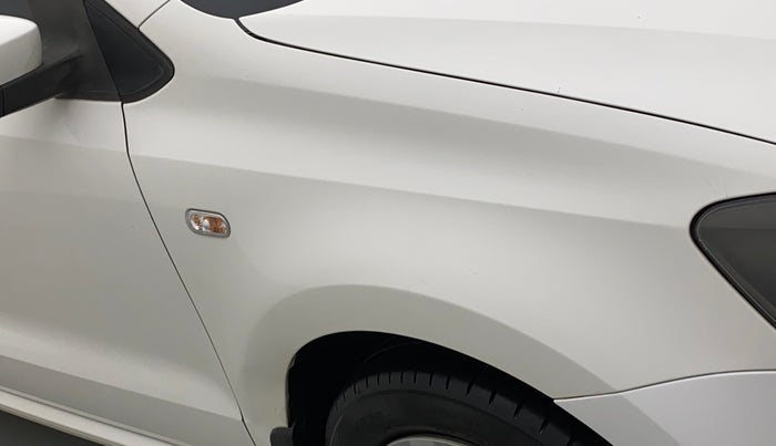 2015 Volkswagen Polo COMFORTLINE 1.2L, Petrol, Manual, 1,11,599 km, Right fender - Minor scratches