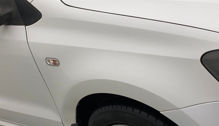 2015 Volkswagen Polo COMFORTLINE 1.2L, Petrol, Manual, 1,11,599 km, Right fender - Slightly dented
