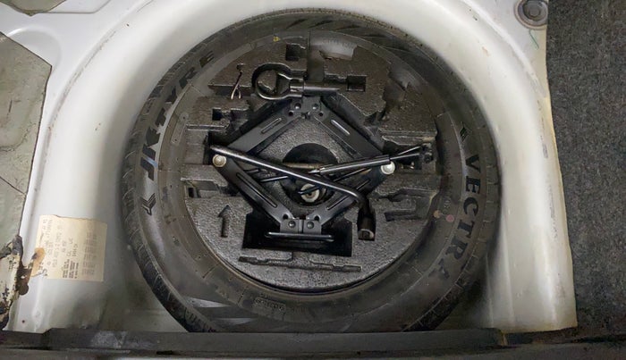 2015 Volkswagen Polo COMFORTLINE 1.2L, Petrol, Manual, 1,11,599 km, Spare Tyre