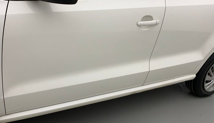 2015 Volkswagen Polo COMFORTLINE 1.2L, Petrol, Manual, 1,11,599 km, Front passenger door - Slightly dented