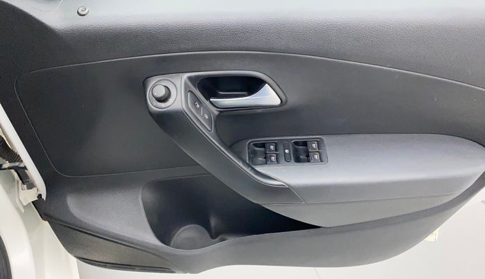 2015 Volkswagen Polo COMFORTLINE 1.2L, Petrol, Manual, 1,11,599 km, Driver Side Door Panels Control
