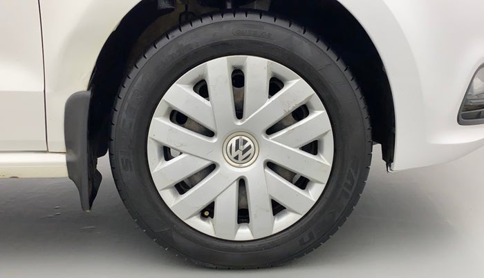 2015 Volkswagen Polo COMFORTLINE 1.2L, Petrol, Manual, 1,11,599 km, Right Front Wheel