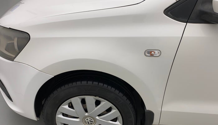 2015 Volkswagen Polo COMFORTLINE 1.2L, Petrol, Manual, 1,11,599 km, Left fender - Minor scratches