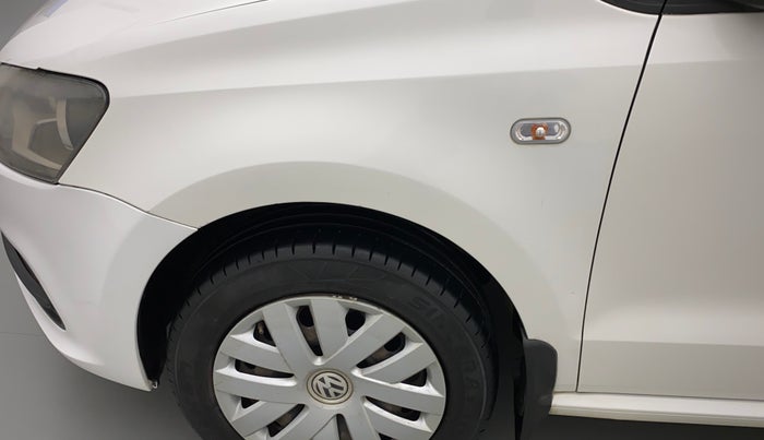 2015 Volkswagen Polo COMFORTLINE 1.2L, Petrol, Manual, 1,11,599 km, Left fender - Slightly dented