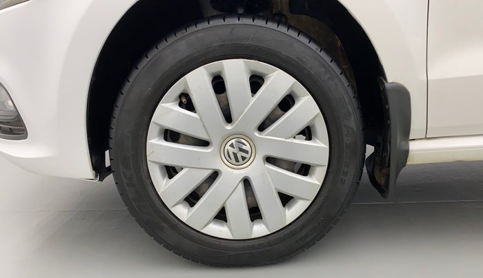 2015 Volkswagen Polo COMFORTLINE 1.2L, Petrol, Manual, 1,11,599 km, Left Front Wheel