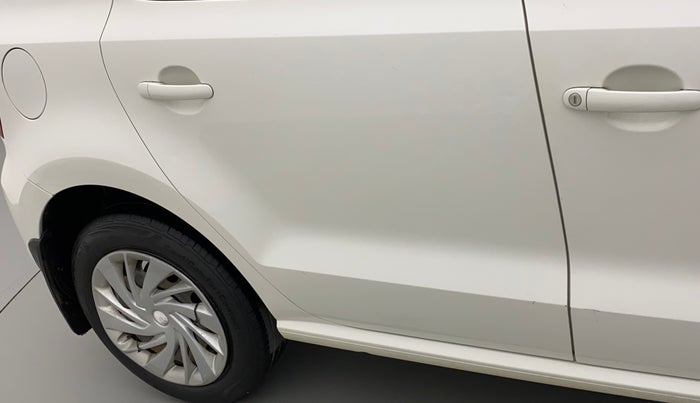 2015 Volkswagen Polo COMFORTLINE 1.2L, Petrol, Manual, 1,11,599 km, Right rear door - Slightly rusted