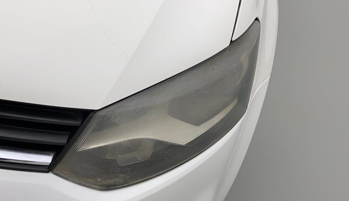 2015 Volkswagen Polo COMFORTLINE 1.2L, Petrol, Manual, 1,11,599 km, Left headlight - Minor scratches