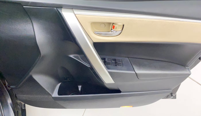 2016 Toyota Corolla Altis GL PETROL, Petrol, Manual, 1,20,226 km, Driver Side Door Panels Control
