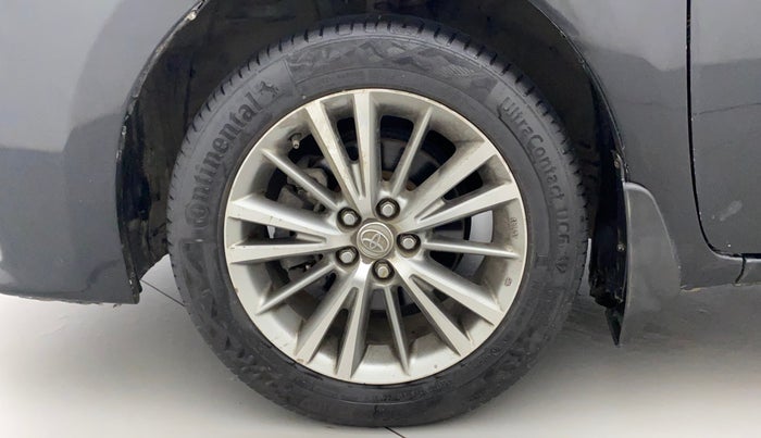 2016 Toyota Corolla Altis GL PETROL, Petrol, Manual, 1,20,226 km, Left Front Wheel