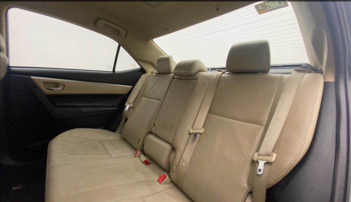 2016 Toyota Corolla Altis GL PETROL, Petrol, Manual, 1,20,226 km, Right Side Rear Door Cabin