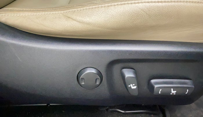 2016 Toyota Corolla Altis GL PETROL, Petrol, Manual, 1,20,226 km, Driver Side Adjustment Panel
