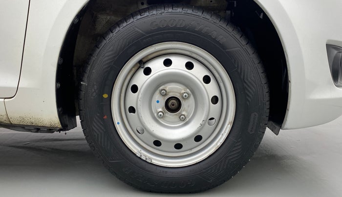 2012 Maruti Swift LXI D, Petrol, Manual, 78,264 km, Right Front Wheel