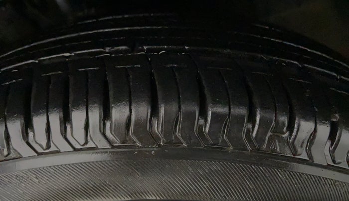 2021 Tata ALTROZ XE 1.2, Petrol, Manual, 13,073 km, Left Front Tyre Tread