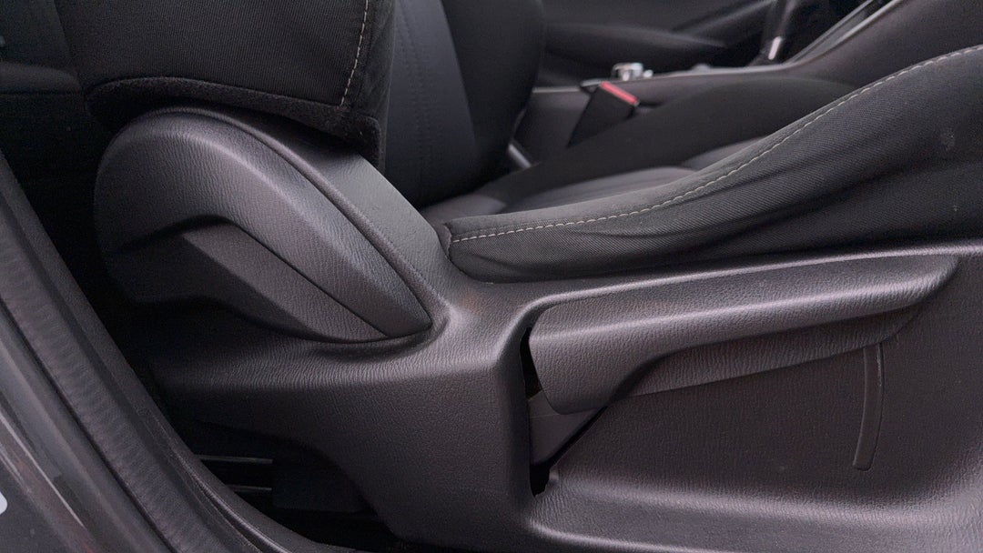 2019 Mazda CX-3 Maxx Sport (FWD), Automatic, 80054 km, Drivers Side Adjustment Panel