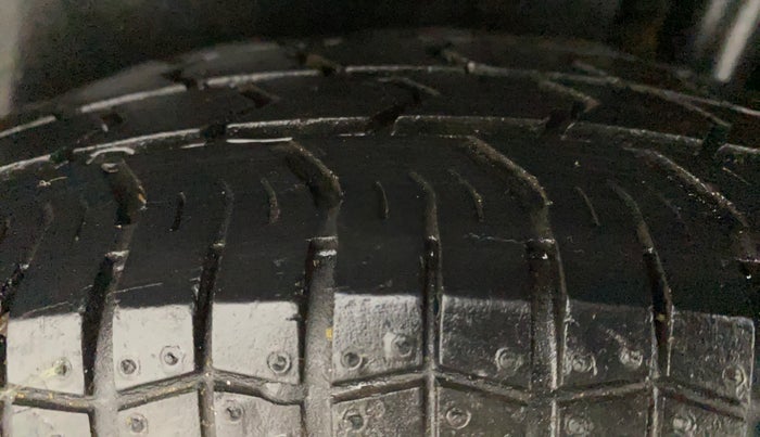 2016 Maruti Swift VXI, Petrol, Manual, 48,491 km, Left Rear Tyre Tread
