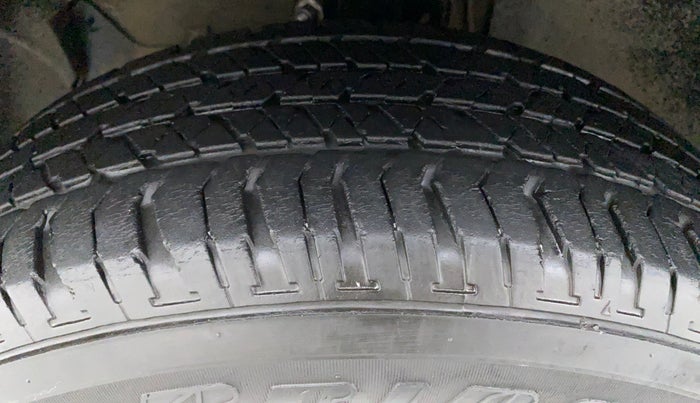 2014 Renault Duster RXL PETROL 104, Petrol, Manual, 98,676 km, Left Front Tyre Tread