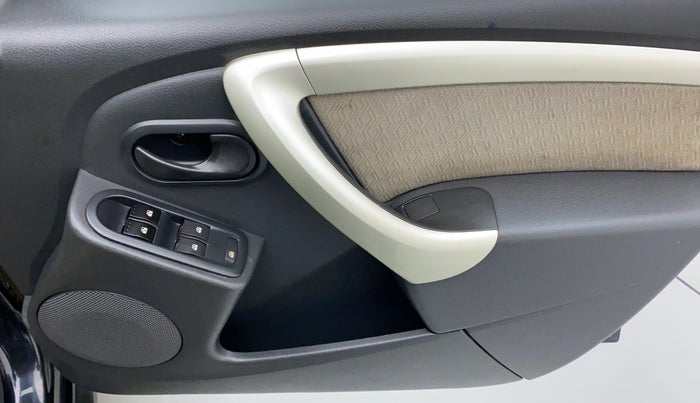 2014 Renault Duster RXL PETROL 104, Petrol, Manual, 98,676 km, Driver Side Door Panels Control