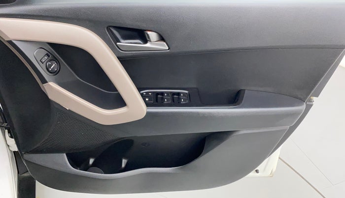 2015 Hyundai Creta S 1.6 PETROL, Petrol, Manual, 65,810 km, Driver Side Door Panels Control