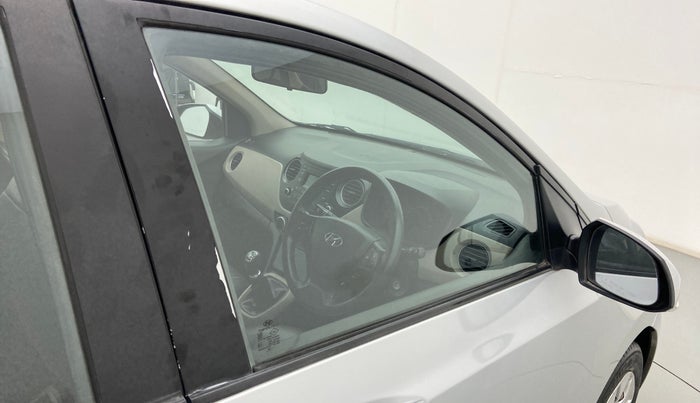 2016 Hyundai Xcent S 1.2, Petrol, Manual, 56,398 km, Driver-side door - Graphic sticker