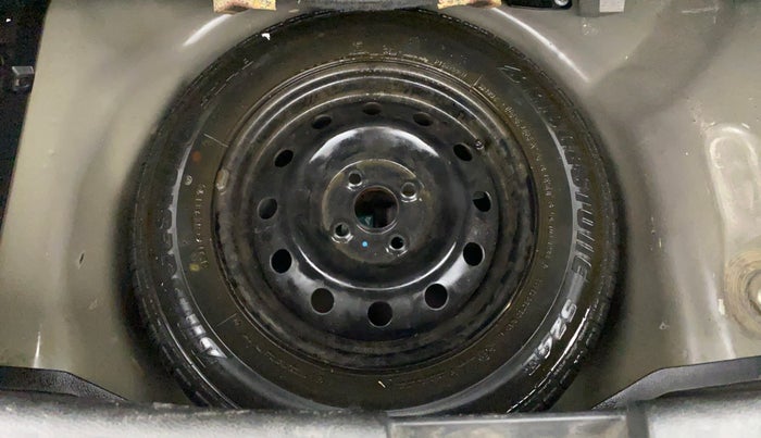 2015 Maruti Swift VXI, Petrol, Manual, 37,800 km, Spare Tyre