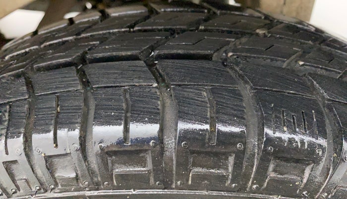 2012 Maruti Eeco 7 STR, Petrol, Manual, 31,741 km, Left Rear Tyre Tread
