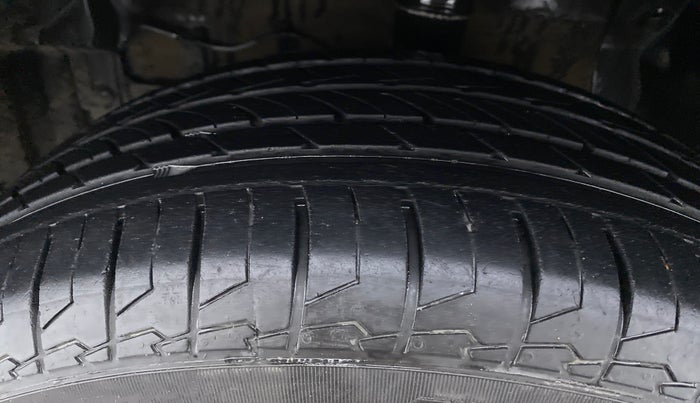 2020 Maruti S Cross DELTA SHVS PETROL, Petrol, Manual, 30,385 km, Left Front Tyre Tread