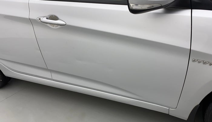 2013 Hyundai Verna FLUIDIC 1.6 VTVT EX, CNG, Manual, 92,816 km, Driver-side door - Minor scratches