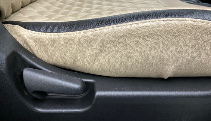 2018 Maruti Wagon R 1.0 VXI, Petrol, Manual, 38,304 km, Driver Side Adjustment Panel