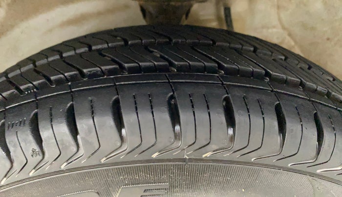 2017 Maruti Alto 800 LXI, Petrol, Manual, 34,623 km, Left Front Tyre Tread
