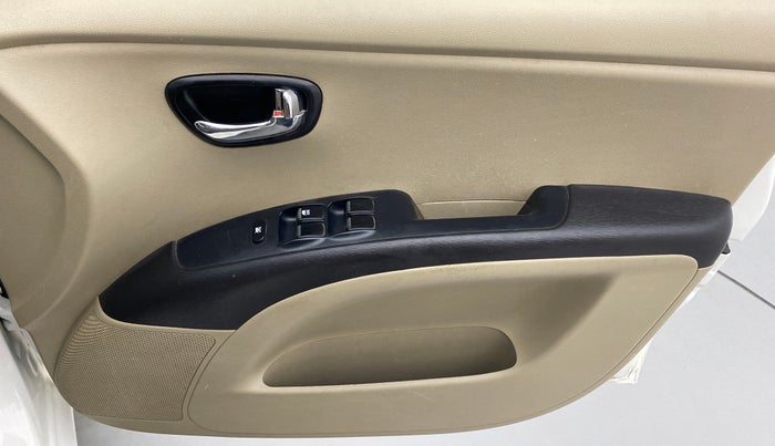 2016 Hyundai i10 SPORTZ 1.1 IRDE2, Petrol, Manual, 77,695 km, Driver Side Door Panels Control