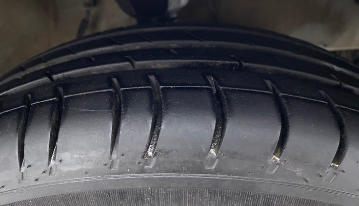 2016 Hyundai i10 SPORTZ 1.1 IRDE2, Petrol, Manual, 77,695 km, Right Front Tyre Tread