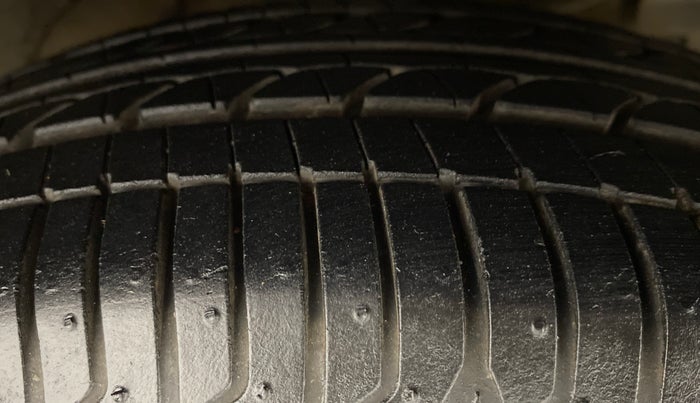 2015 Tata Bolt XT REVOTRON, Petrol, Manual, 37,485 km, Right Front Tyre Tread