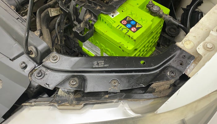 2013 Volkswagen Polo COMFORTLINE 1.2L PETROL, Petrol, Manual, 70,849 km, Left headlight - Clamp has minor damage