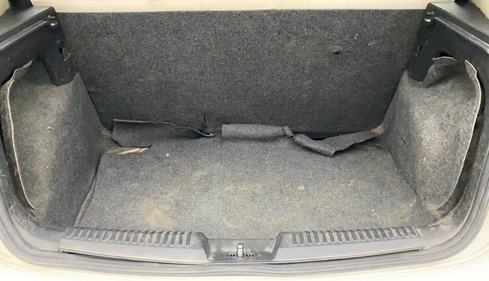 2013 Volkswagen Polo COMFORTLINE 1.2L PETROL, Petrol, Manual, 70,849 km, Dicky (Boot door) - Parcel tray missing
