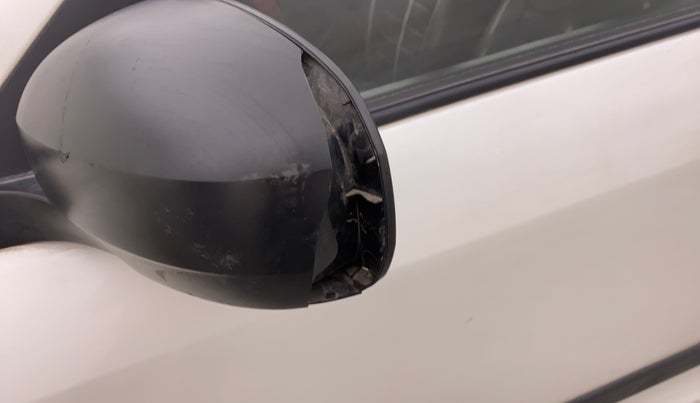 2014 Maruti Swift LXI, Petrol, Manual, 18,768 km, Left rear-view mirror - Cover has minor damage