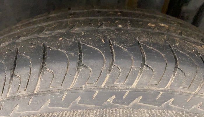 2014 Maruti Swift LXI, Petrol, Manual, 18,768 km, Left Rear Tyre Tread