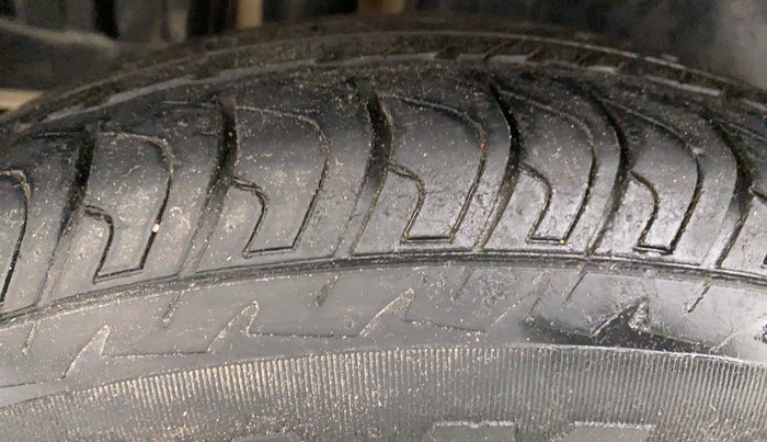 2014 Maruti Swift LXI, Petrol, Manual, 18,768 km, Right Rear Tyre Tread