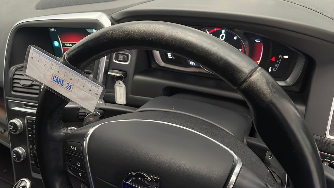 2015 Volvo XC60 D4 Luxury, Automatic, 122024 km, Steering Wheel Body Wear