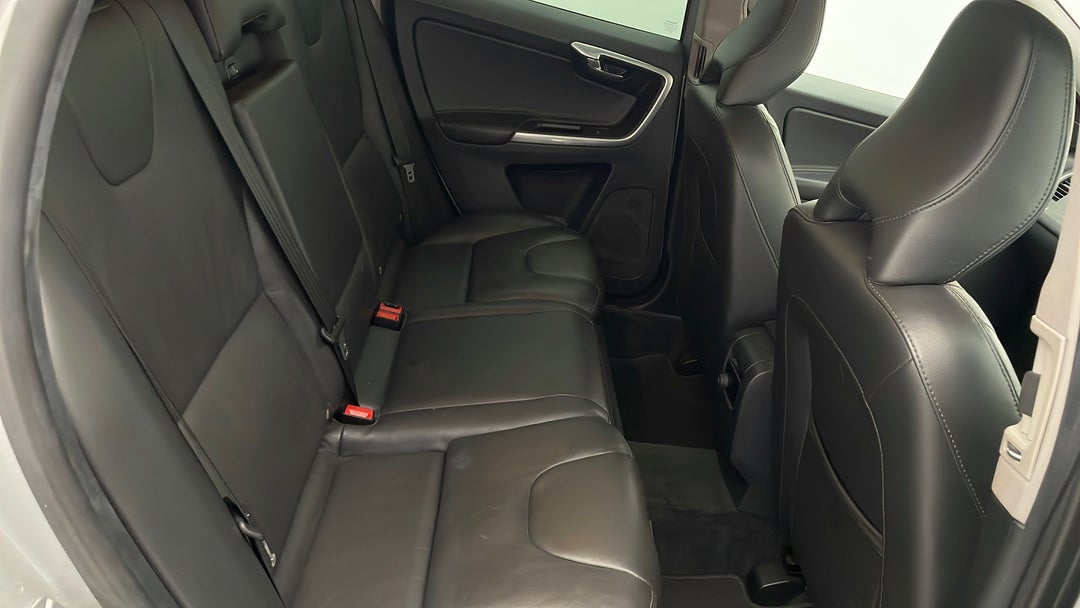 2015 Volvo XC60 D4 Luxury, Automatic, 122024 km, Right Side Rear Door Cabin View