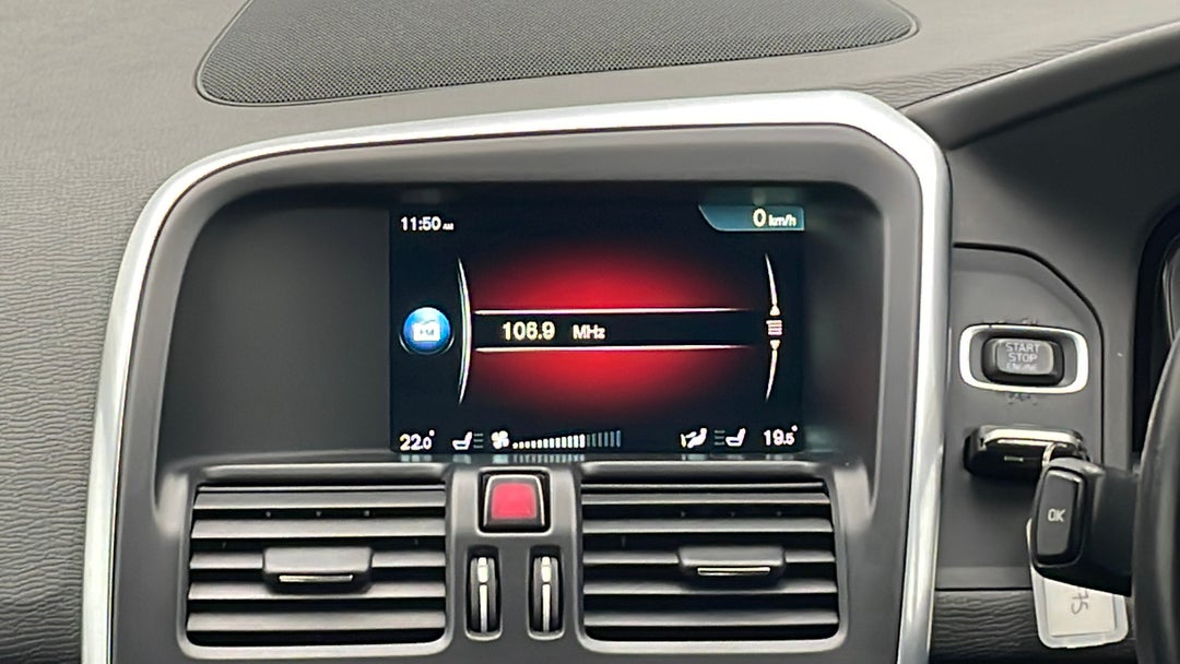 2015 Volvo XC60 D4 Luxury, Automatic, 122024 km, Infotainment System