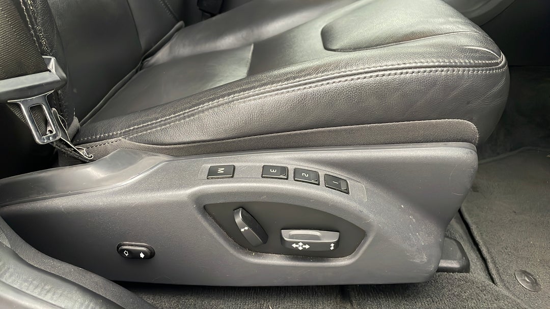 2015 Volvo XC60 D4 Luxury, Automatic, 122024 km, Drivers Side Adjustment Panel