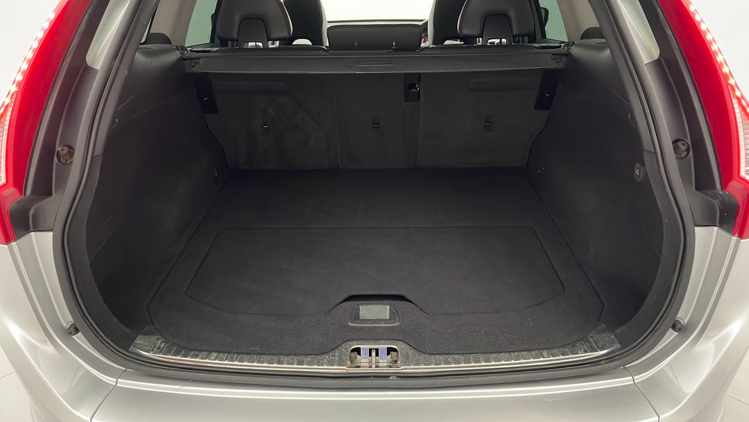 2015 Volvo XC60 D4 Luxury, Automatic, 122024 km, Boot Inside View