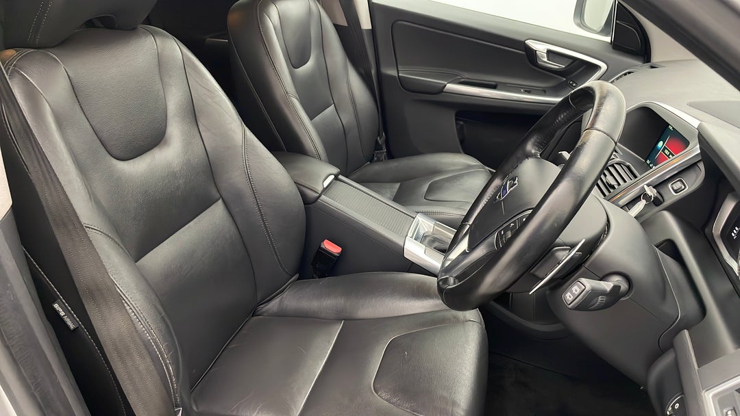 2015 Volvo XC60 D4 Luxury, Automatic, 122024 km, Right Side Front Door Cabin View
