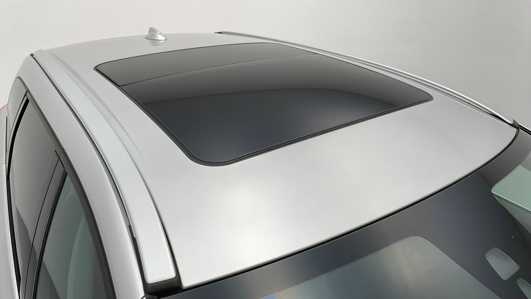 2015 Volvo XC60 D4 Luxury, Automatic, 122024 km, Roof/Sunroof View