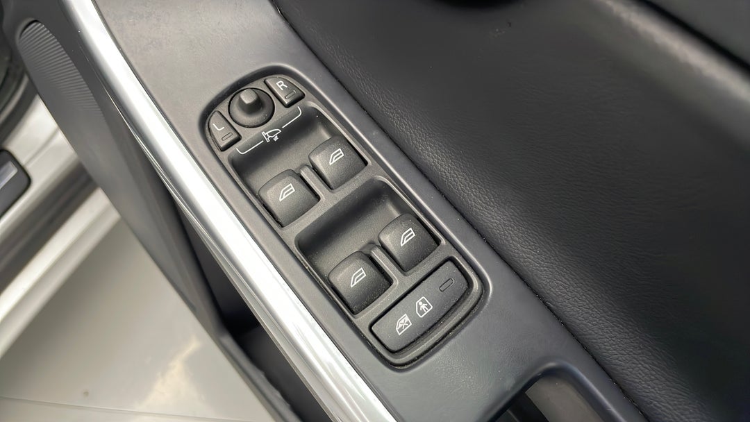 2015 Volvo XC60 D4 Luxury, Automatic, 122024 km, Drivers Side Door Panel Controls