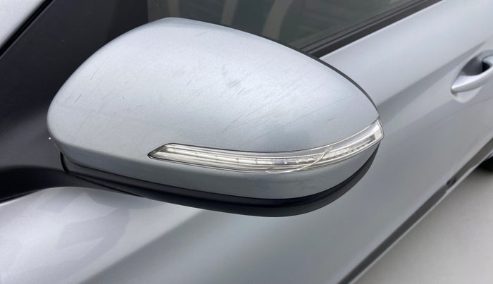 2019 Hyundai Elite i20 1.2 SPORTS PLUS VTVT CVT, Petrol, Automatic, 43,968 km, Left rear-view mirror - Indicator light has minor damage