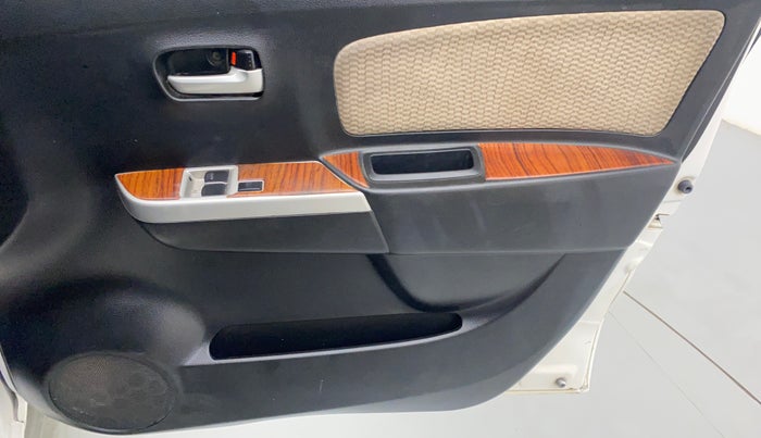 2018 Maruti Wagon R 1.0 LXI CNG, CNG, Manual, 74,452 km, Driver Side Door Panels Control