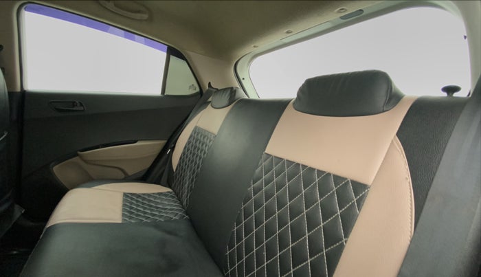 2017 Hyundai Grand i10 MAGNA 1.2 KAPPA VTVT, CNG, Manual, 42,006 km, Right Side Rear Door Cabin