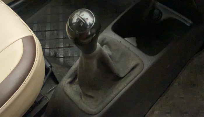2013 Hyundai Eon MAGNA +, Petrol, Manual, 22,865 km, Gear lever - Boot cover slightly torn